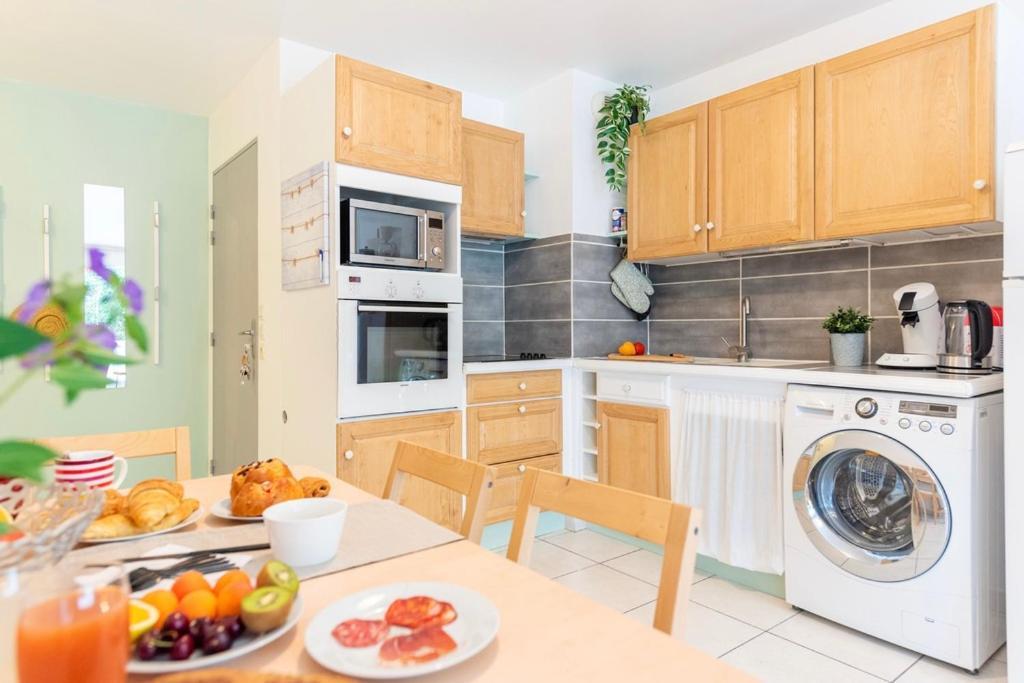 Bao Location: Tranquil Garden Retreat with Private Parking Apartment Toulon Exterior photo